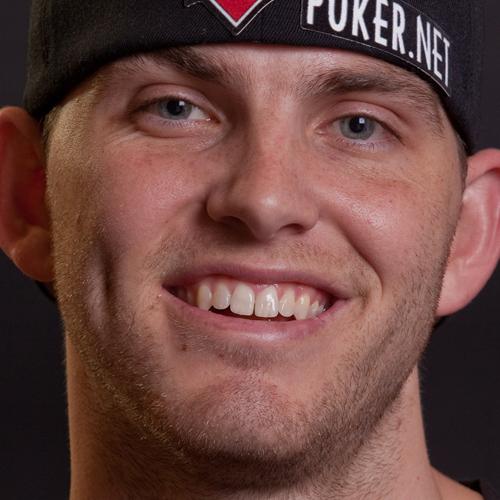 В 2009 году в феврале Долан Джон из Флориды одержал победу в турнире на Full Tilt Poker в $1000 Monday, где получил $94 500. WSOP, турниры по покеру, мастера покера, игра в покер, биографии, Джон Долан, молодые профессионалы, John Dolan, Безлимитный Холдем